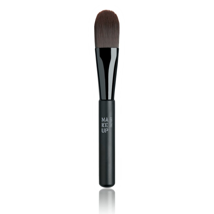 Make up Factory Foundation Brush